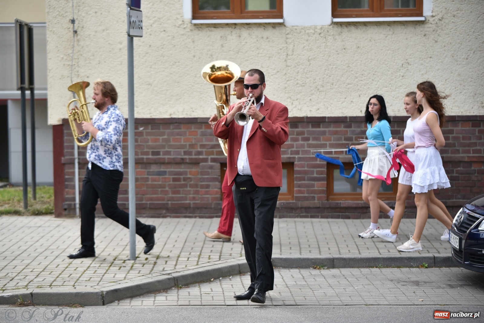 Zdjęcie w galerii na portalu naszraciborz.pl: Racibórz. Akcja artystyczna nieoczywista i Fanfara Awantura wiadomości z regionu