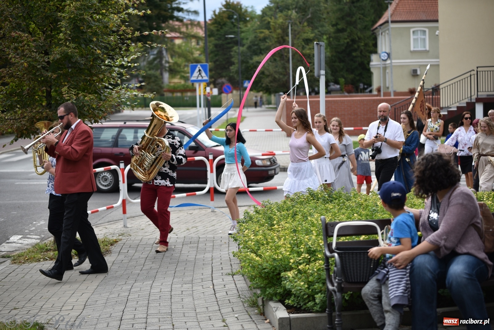 Zdjęcie w galerii na portalu naszraciborz.pl: Racibórz. Akcja artystyczna nieoczywista i Fanfara Awantura wiadomości z regionu