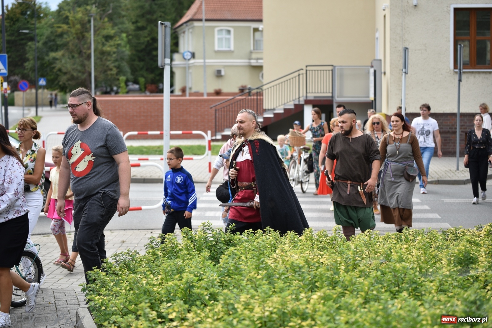 Zdjęcie w galerii na portalu naszraciborz.pl: Racibórz. Akcja artystyczna nieoczywista i Fanfara Awantura wiadomości z regionu