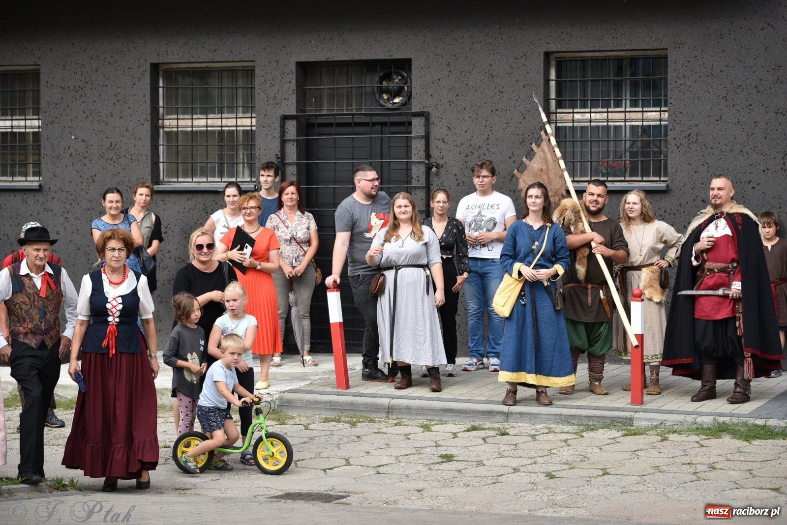 Zdjęcie w galerii na portalu naszraciborz.pl: Racibórz. Akcja artystyczna nieoczywista i Fanfara Awantura wiadomości z regionu