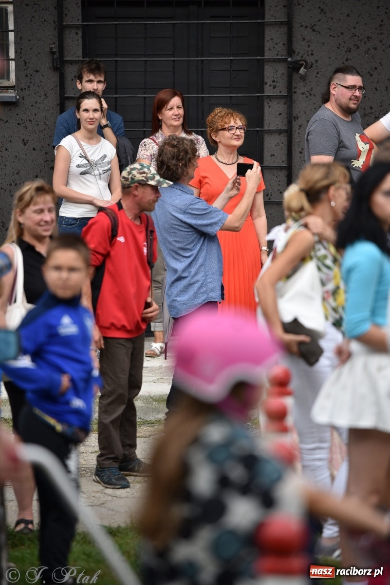 Zdjęcie w galerii na portalu naszraciborz.pl: Racibórz. Akcja artystyczna nieoczywista i Fanfara Awantura wiadomości z regionu