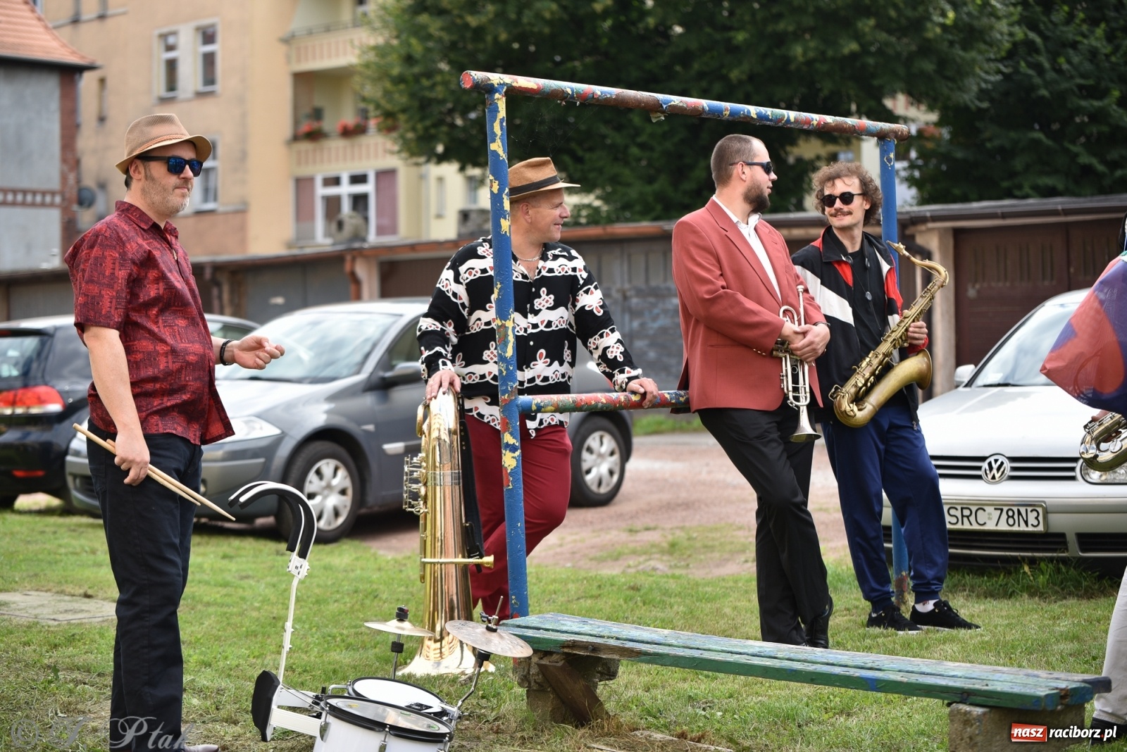 Zdjęcie w galerii na portalu naszraciborz.pl: Racibórz. Akcja artystyczna nieoczywista i Fanfara Awantura wiadomości z regionu