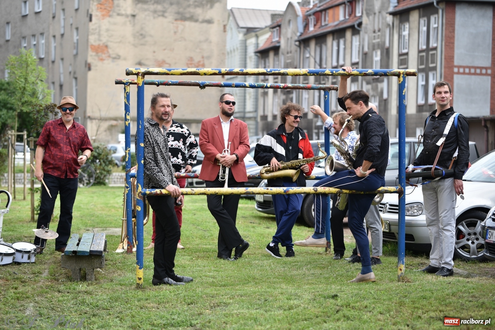 Zdjęcie w galerii na portalu naszraciborz.pl: Racibórz. Akcja artystyczna nieoczywista i Fanfara Awantura wiadomości z regionu