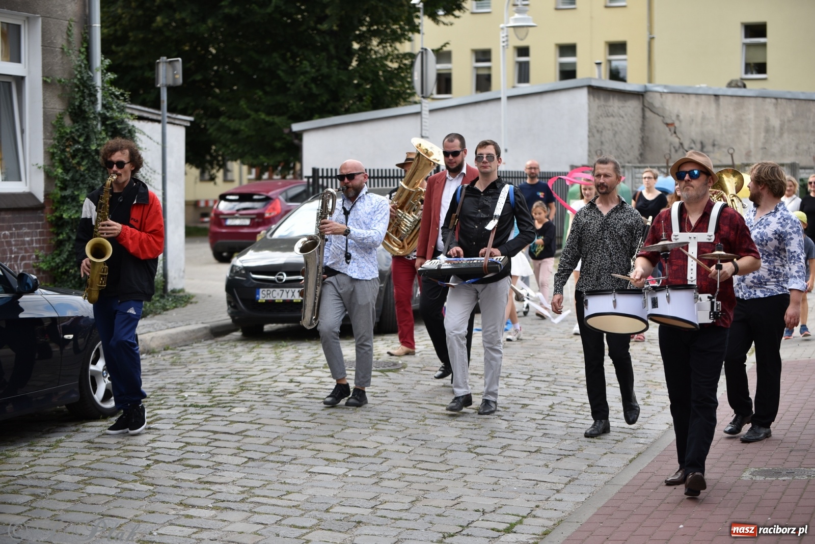 Zdjęcie w galerii na portalu naszraciborz.pl: Racibórz. Akcja artystyczna nieoczywista i Fanfara Awantura wiadomości z regionu