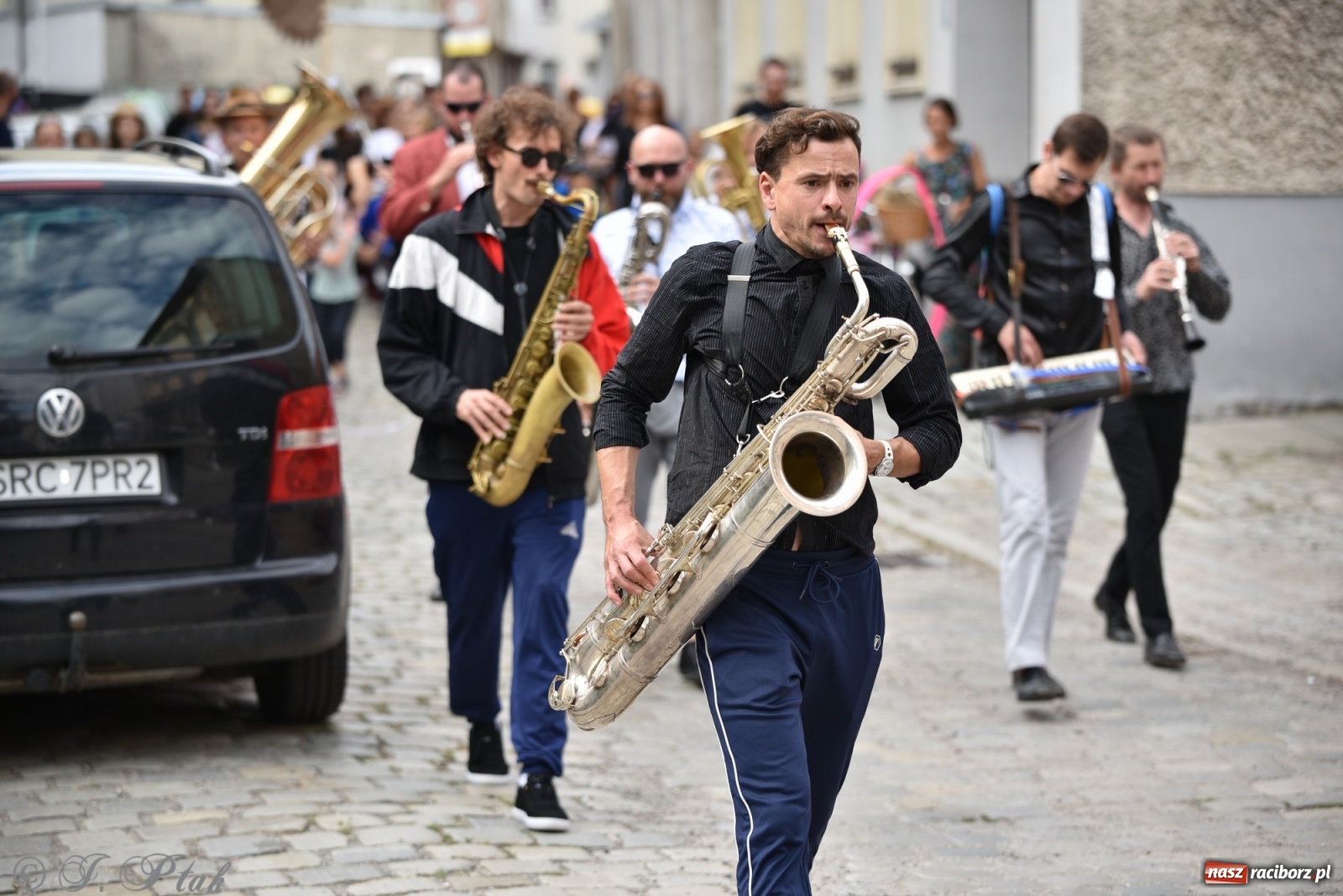Zdjęcie w galerii na portalu naszraciborz.pl: Racibórz. Akcja artystyczna nieoczywista i Fanfara Awantura wiadomości z regionu