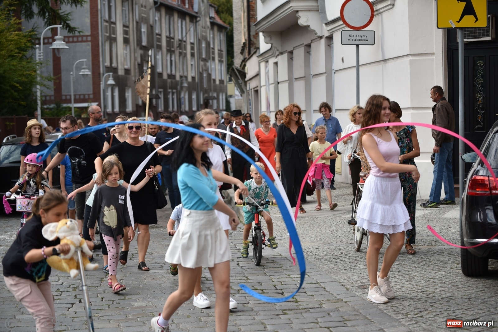 Zdjęcie w galerii na portalu naszraciborz.pl: Racibórz. Akcja artystyczna nieoczywista i Fanfara Awantura wiadomości z regionu