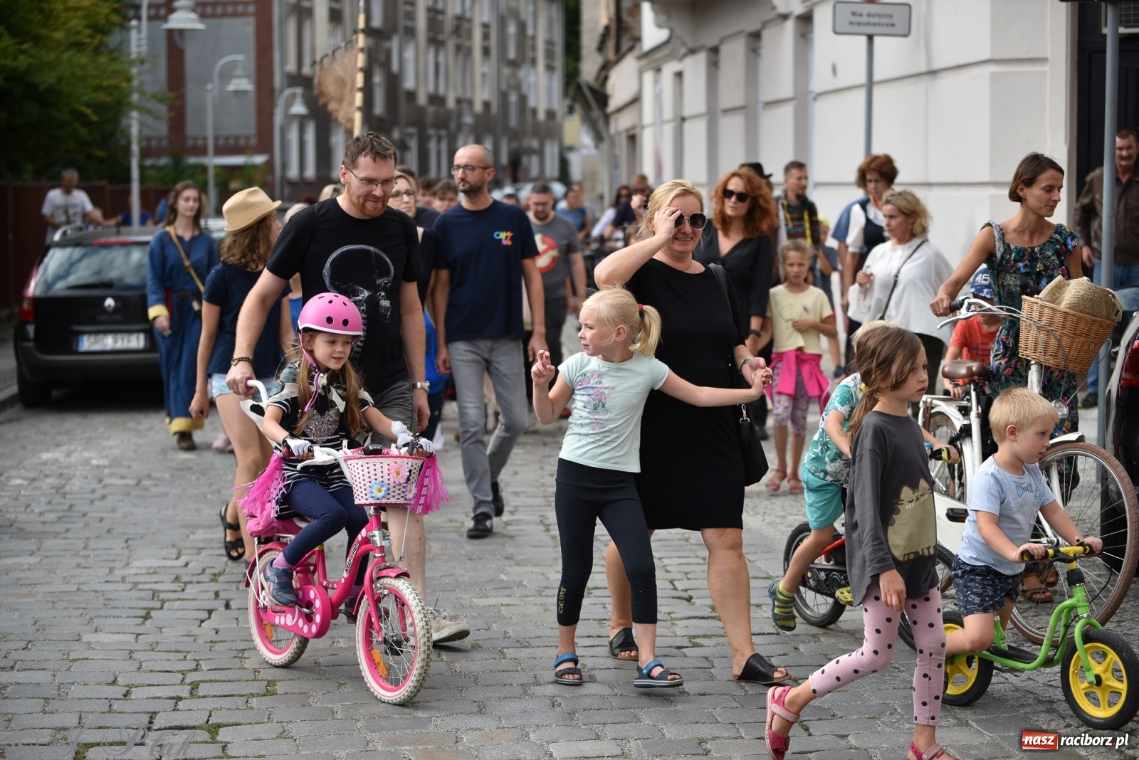 Zdjęcie w galerii na portalu naszraciborz.pl: Racibórz. Akcja artystyczna nieoczywista i Fanfara Awantura wiadomości z regionu