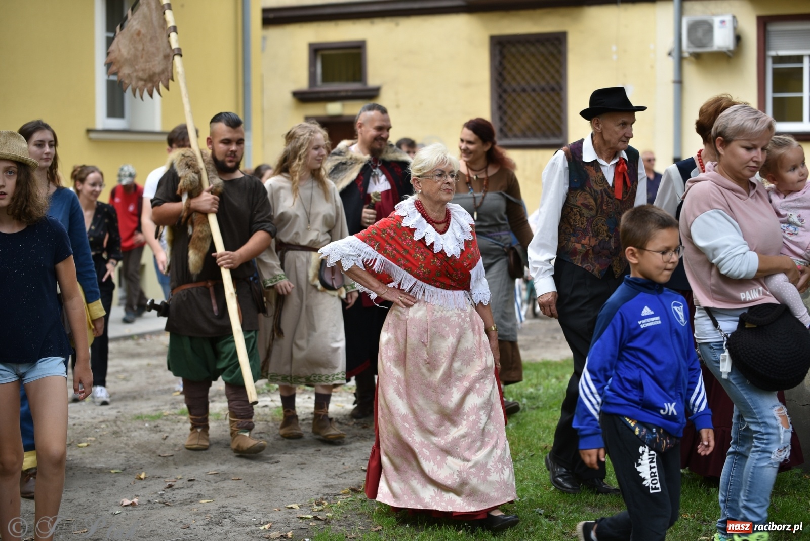 Zdjęcie w galerii na portalu naszraciborz.pl: Racibórz. Akcja artystyczna nieoczywista i Fanfara Awantura wiadomości z regionu