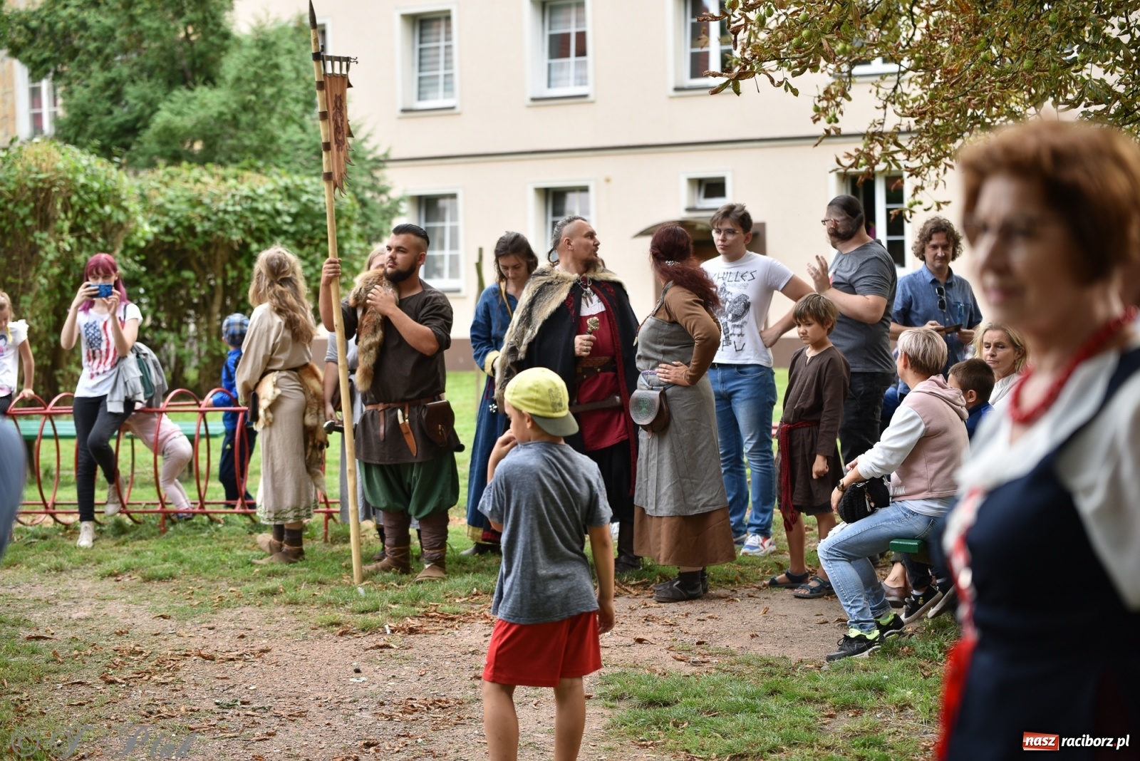 Zdjęcie w galerii na portalu naszraciborz.pl: Racibórz. Akcja artystyczna nieoczywista i Fanfara Awantura wiadomości z regionu