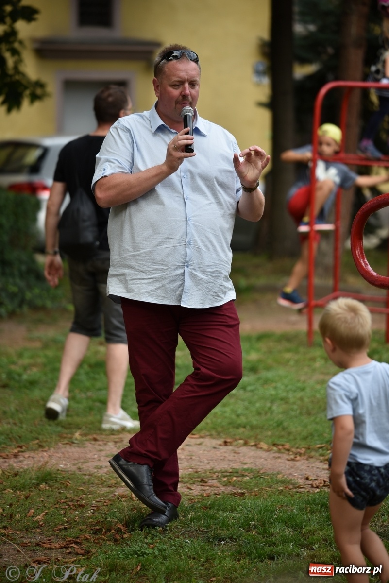 Zdjęcie w galerii na portalu naszraciborz.pl: Racibórz. Akcja artystyczna nieoczywista i Fanfara Awantura wiadomości z regionu