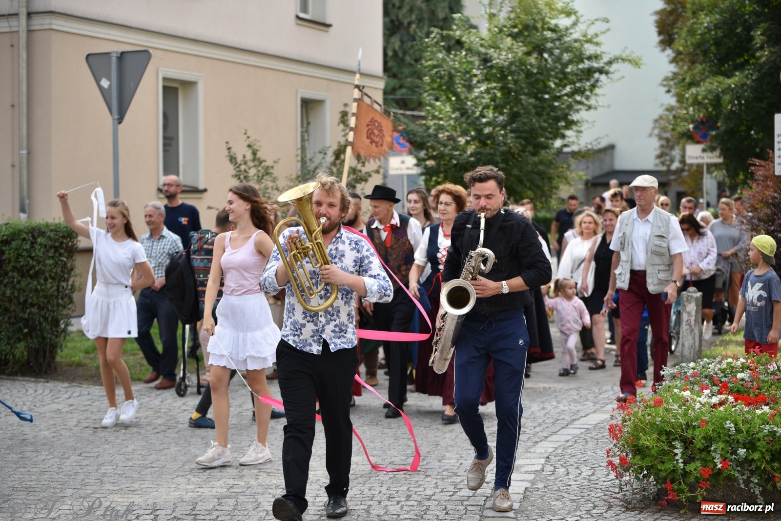 Zdjęcie w galerii na portalu naszraciborz.pl: Racibórz. Akcja artystyczna nieoczywista i Fanfara Awantura wiadomości z regionu