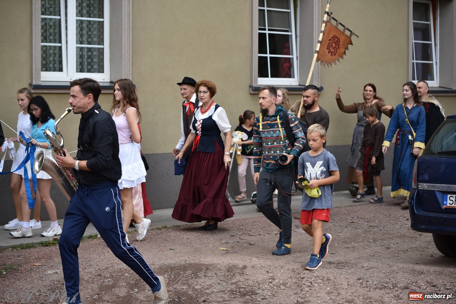 Zdjęcie w galerii na portalu naszraciborz.pl: Racibórz. Akcja artystyczna nieoczywista i Fanfara Awantura wiadomości z regionu