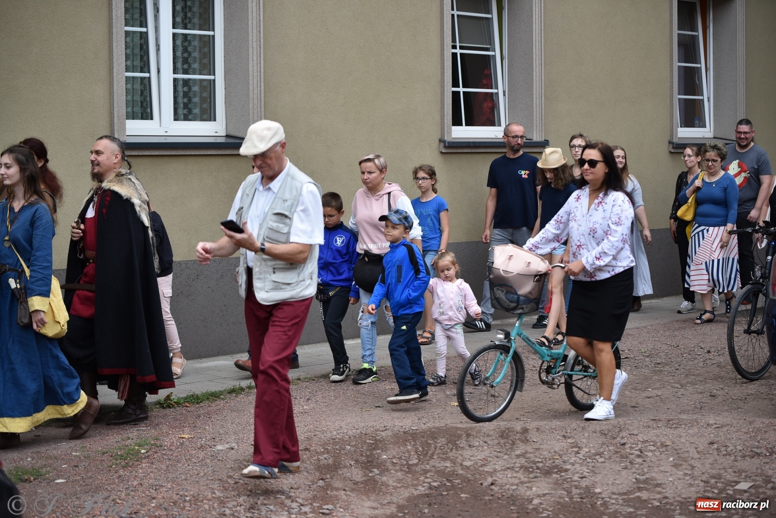 Zdjęcie w galerii na portalu naszraciborz.pl: Racibórz. Akcja artystyczna nieoczywista i Fanfara Awantura wiadomości z regionu