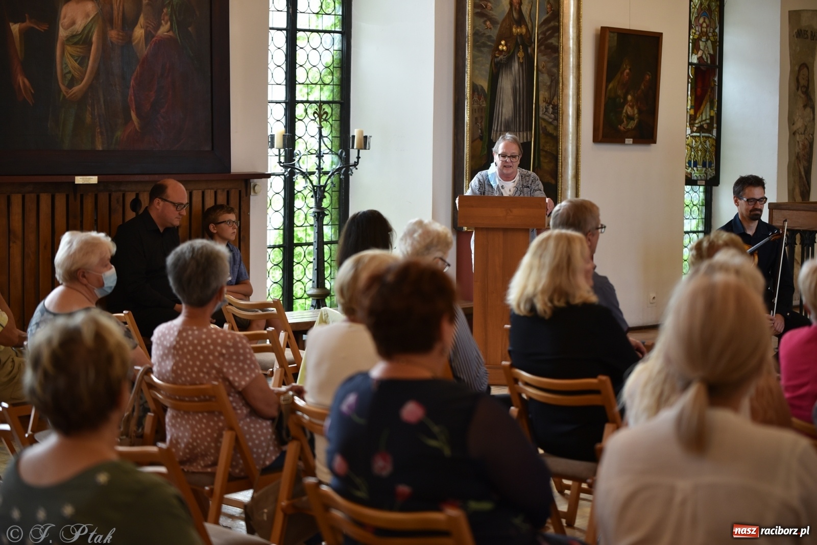 Zdjęcie w galerii na portalu naszraciborz.pl: Podziękowania i pożegnania. ACOUSTIC QUARTET w Muzeum wiadomości z regionu