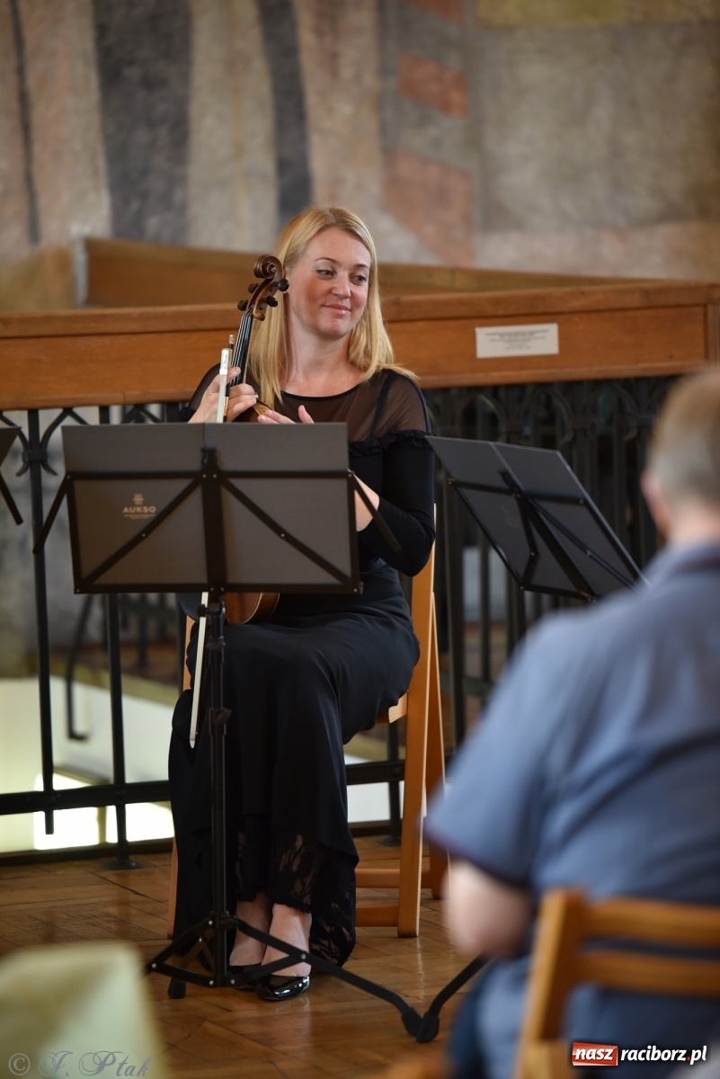 Zdjęcie w galerii na portalu naszraciborz.pl: Podziękowania i pożegnania. ACOUSTIC QUARTET w Muzeum wiadomości z regionu