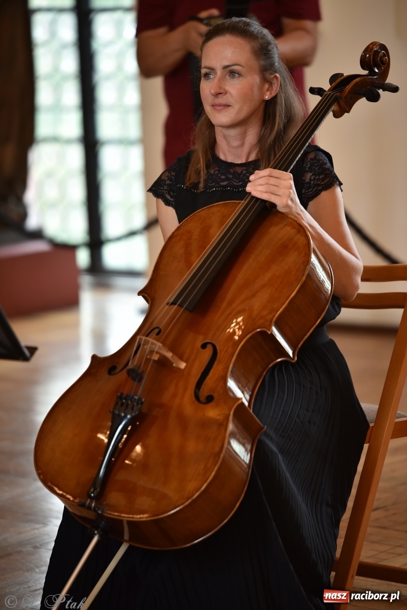 Zdjęcie w galerii na portalu naszraciborz.pl: Podziękowania i pożegnania. ACOUSTIC QUARTET w Muzeum wiadomości z regionu