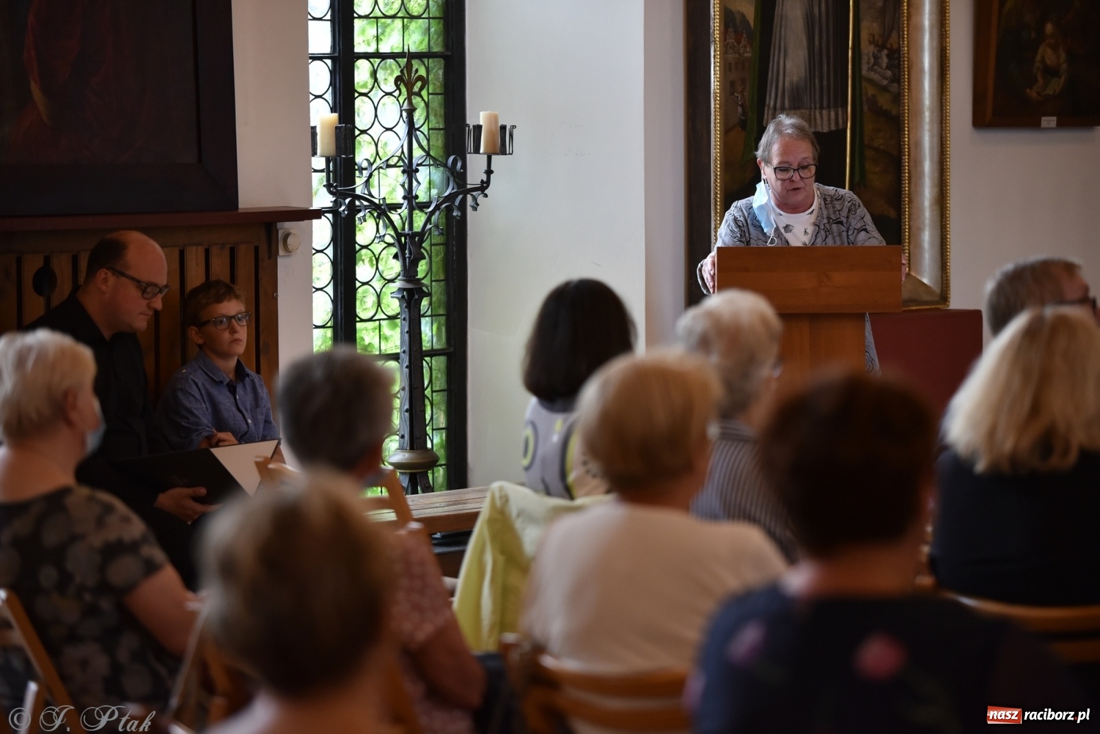 Zdjęcie w galerii na portalu naszraciborz.pl: Podziękowania i pożegnania. ACOUSTIC QUARTET w Muzeum wiadomości z regionu