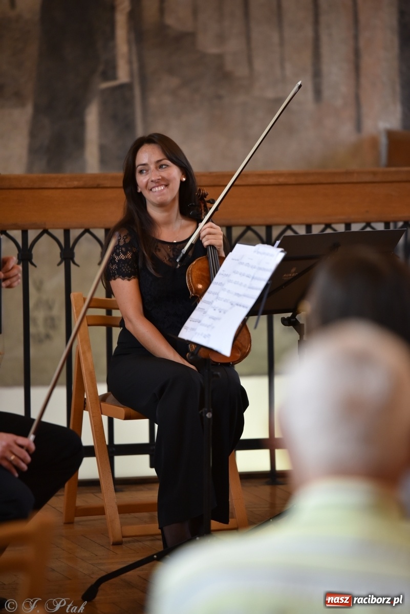Zdjęcie w galerii na portalu naszraciborz.pl: Podziękowania i pożegnania. ACOUSTIC QUARTET w Muzeum wiadomości z regionu