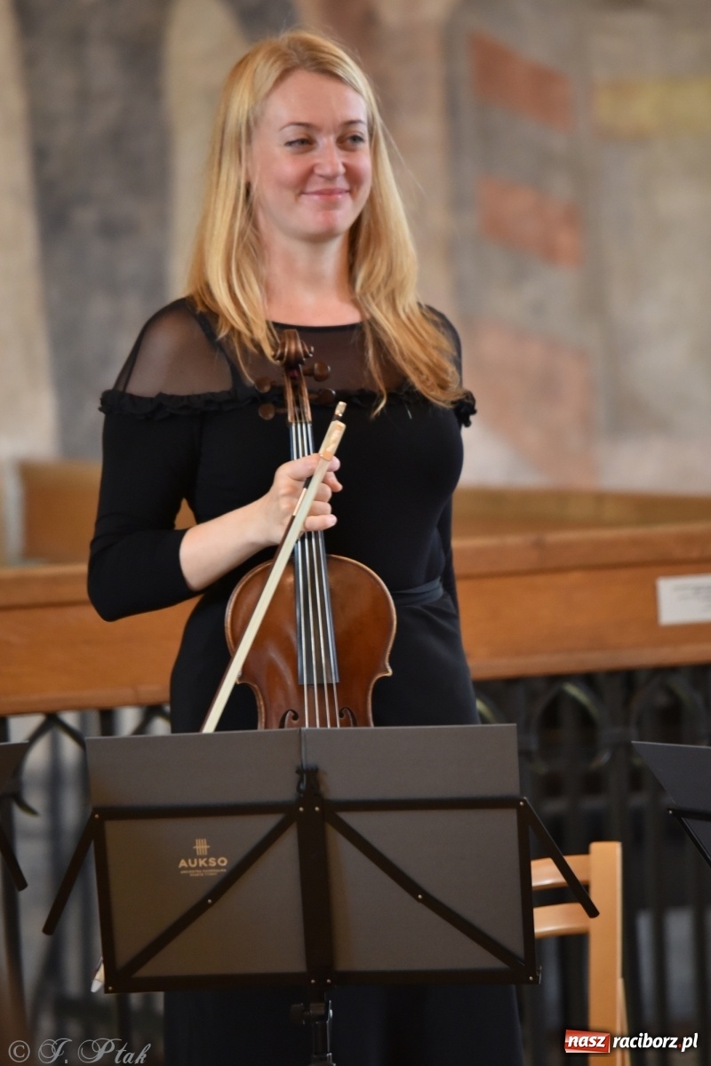 Zdjęcie w galerii na portalu naszraciborz.pl: Podziękowania i pożegnania. ACOUSTIC QUARTET w Muzeum wiadomości z regionu