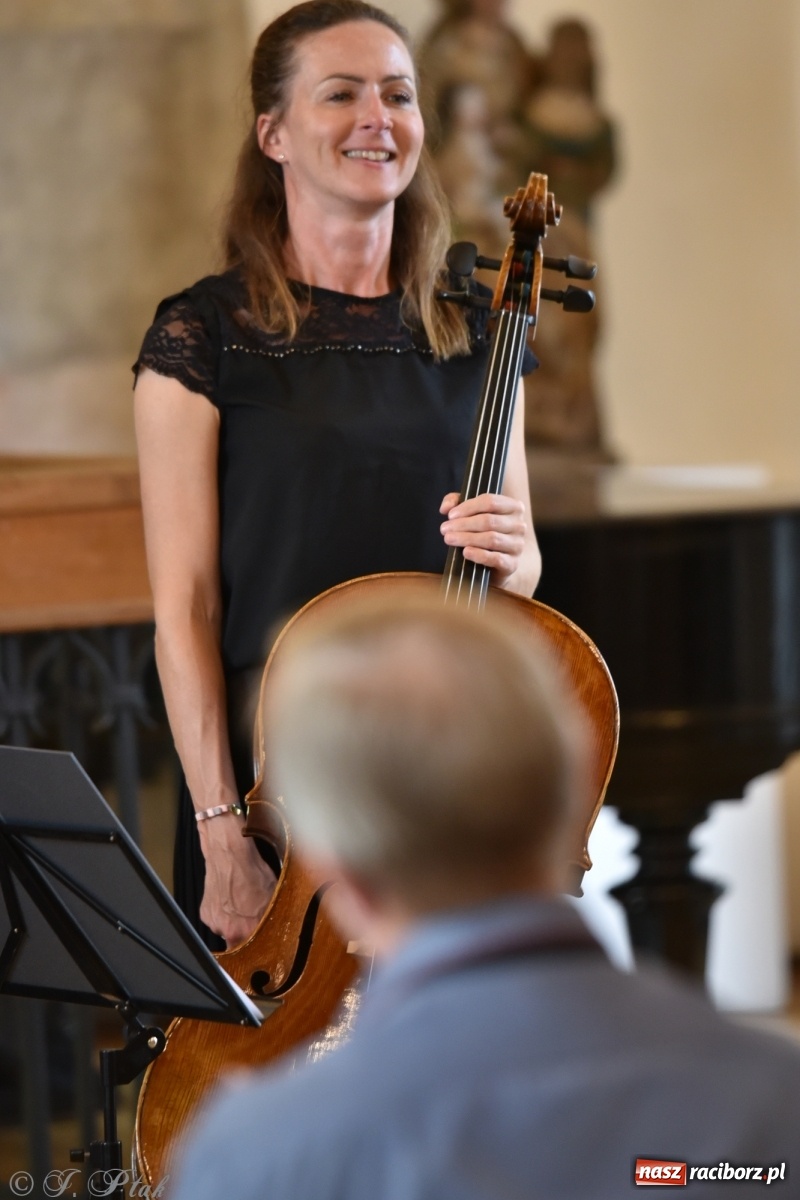 Zdjęcie w galerii na portalu naszraciborz.pl: Podziękowania i pożegnania. ACOUSTIC QUARTET w Muzeum wiadomości z regionu