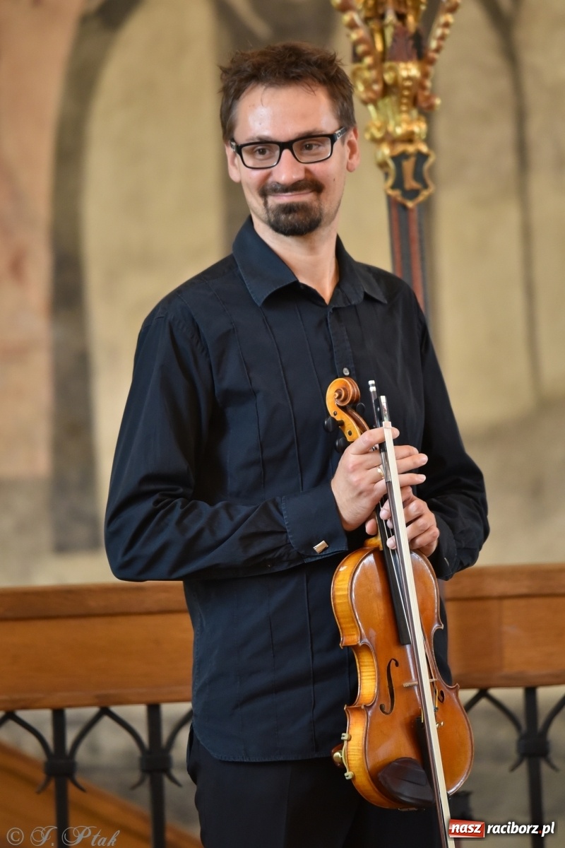Zdjęcie w galerii na portalu naszraciborz.pl: Podziękowania i pożegnania. ACOUSTIC QUARTET w Muzeum wiadomości z regionu