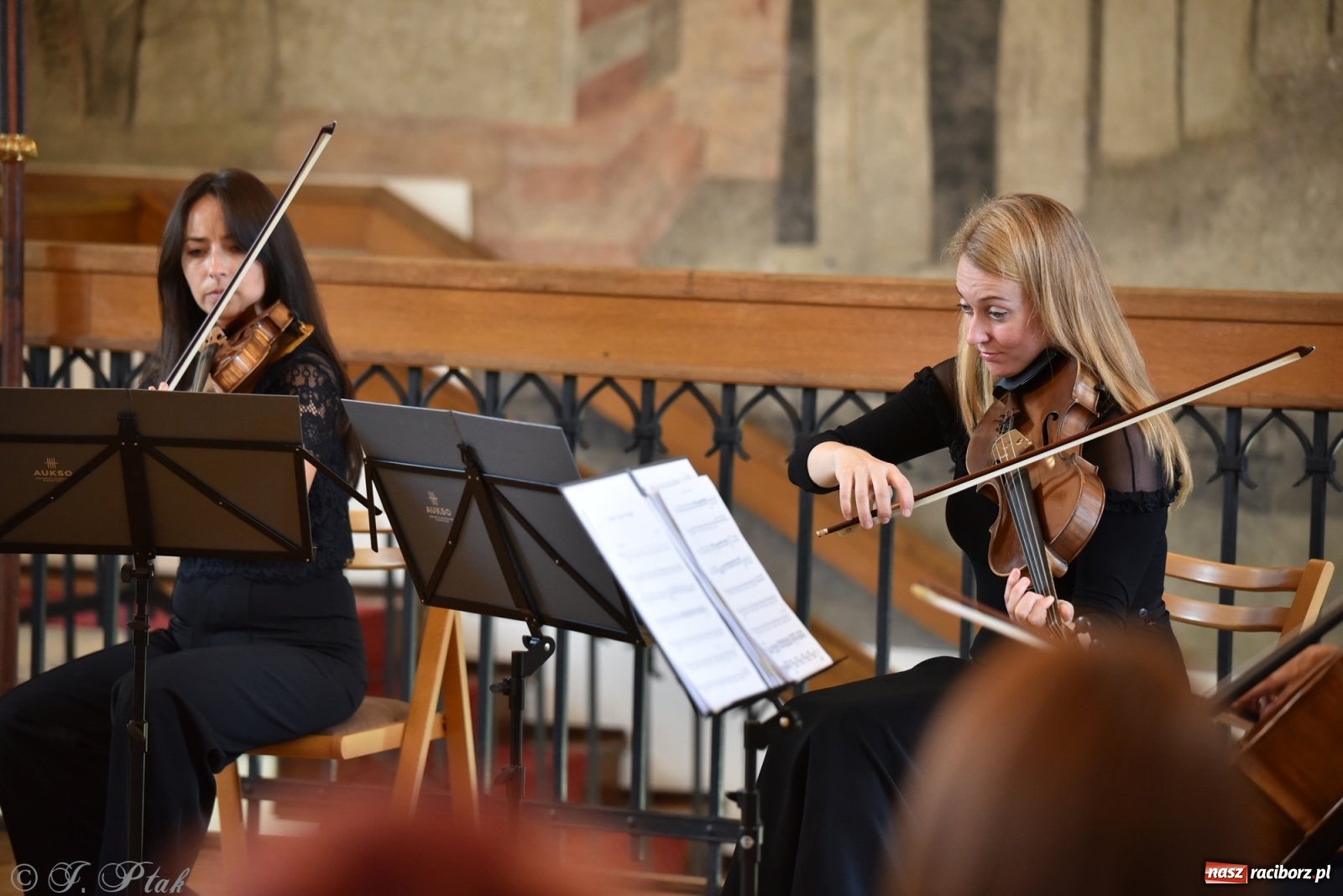 Zdjęcie w galerii na portalu naszraciborz.pl: Podziękowania i pożegnania. ACOUSTIC QUARTET w Muzeum wiadomości z regionu