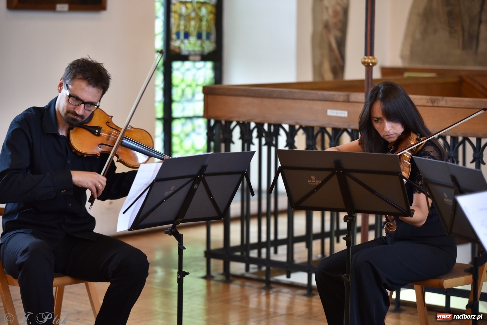 Zdjęcie w galerii na portalu naszraciborz.pl: Podziękowania i pożegnania. ACOUSTIC QUARTET w Muzeum wiadomości z regionu