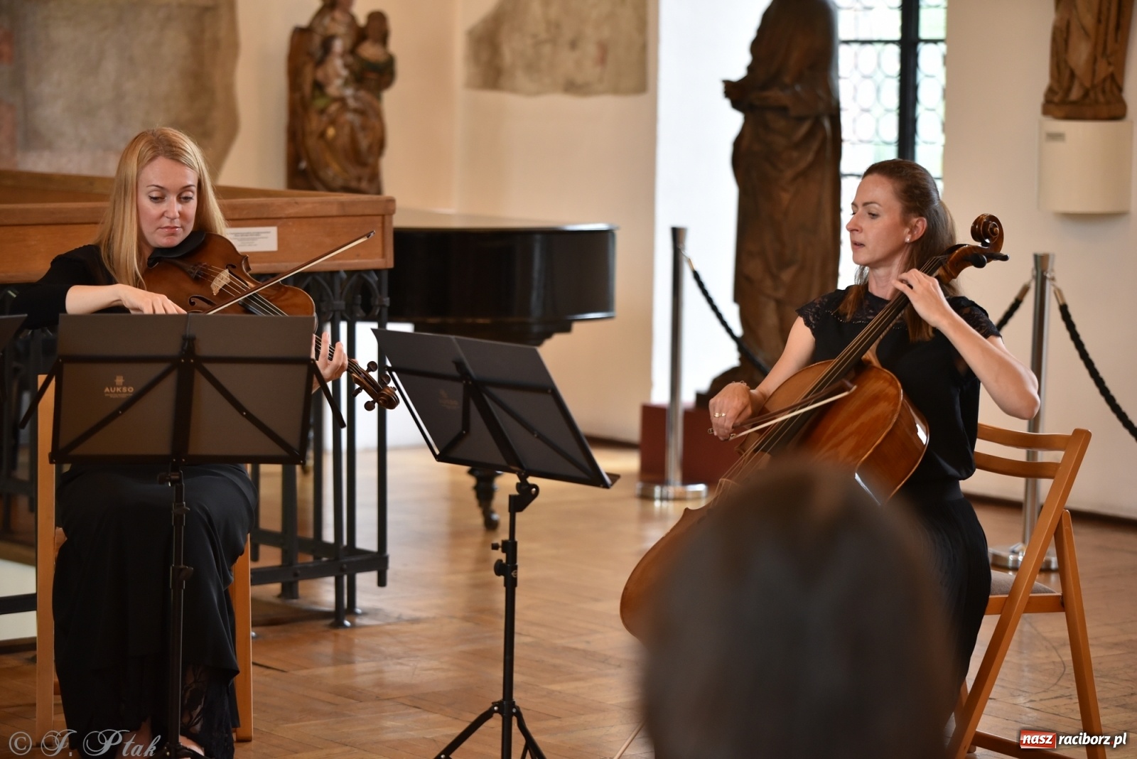 Zdjęcie w galerii na portalu naszraciborz.pl: Podziękowania i pożegnania. ACOUSTIC QUARTET w Muzeum wiadomości z regionu