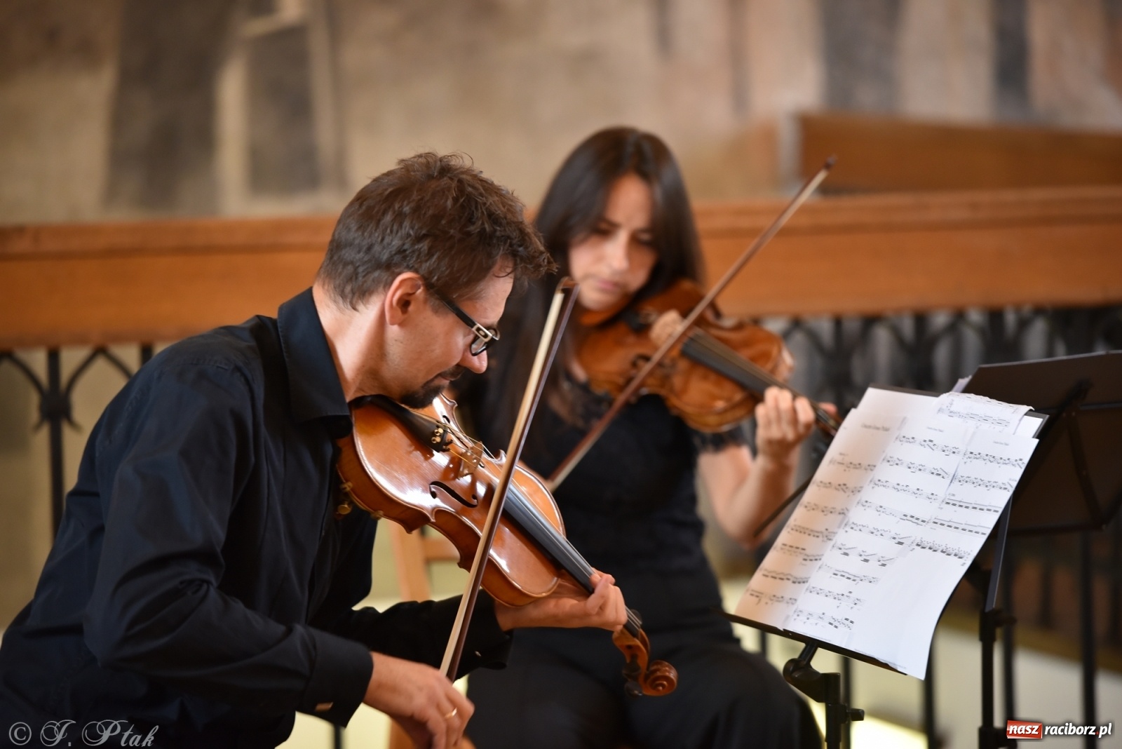 Zdjęcie w galerii na portalu naszraciborz.pl: Podziękowania i pożegnania. ACOUSTIC QUARTET w Muzeum wiadomości z regionu