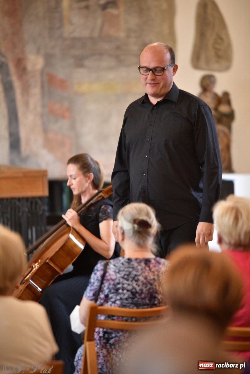 Zdjęcie w galerii na portalu naszraciborz.pl: Podziękowania i pożegnania. ACOUSTIC QUARTET w Muzeum wiadomości z regionu