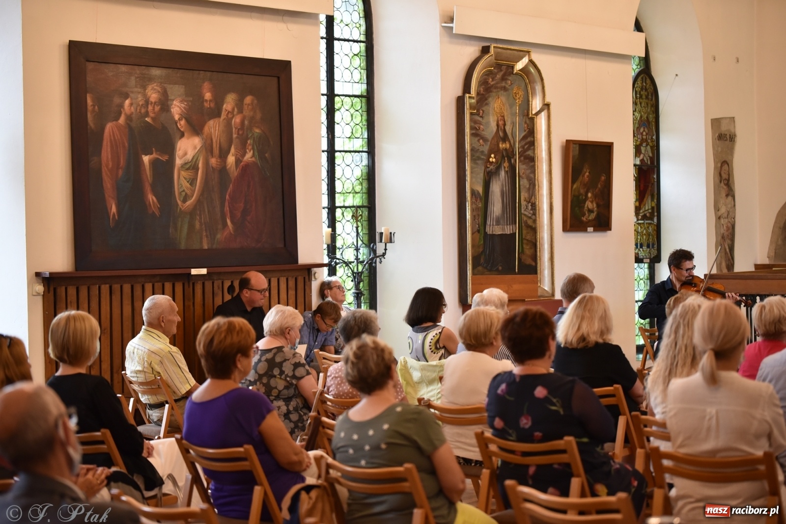 Zdjęcie w galerii na portalu naszraciborz.pl: Podziękowania i pożegnania. ACOUSTIC QUARTET w Muzeum wiadomości z regionu