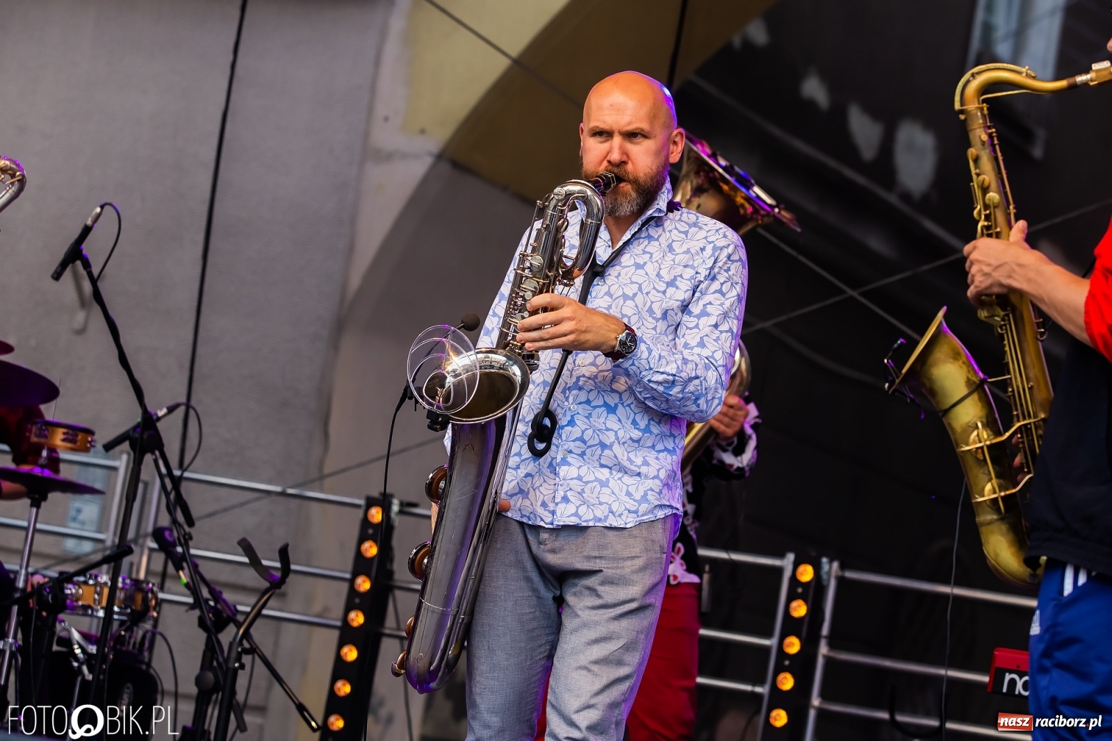 Zdjęcie w galerii na portalu naszraciborz.pl: Dni Raciborza. Bałkańskie rytmy i country na Rynku wiadomości z regionu