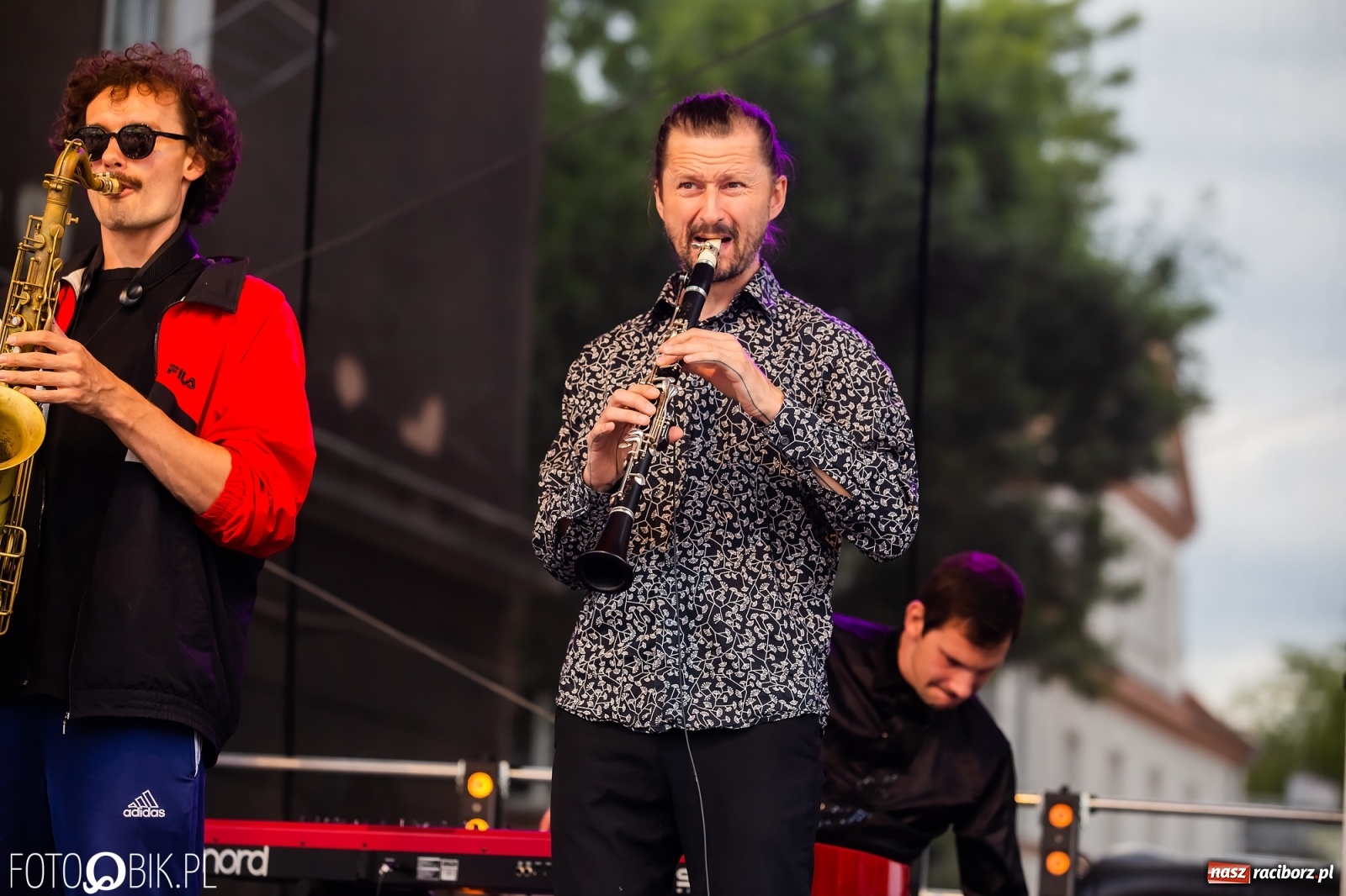 Zdjęcie w galerii na portalu naszraciborz.pl: Dni Raciborza. Bałkańskie rytmy i country na Rynku wiadomości z regionu