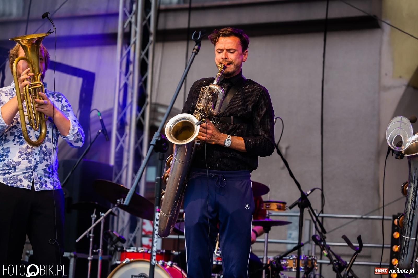 Zdjęcie w galerii na portalu naszraciborz.pl: Dni Raciborza. Bałkańskie rytmy i country na Rynku wiadomości z regionu