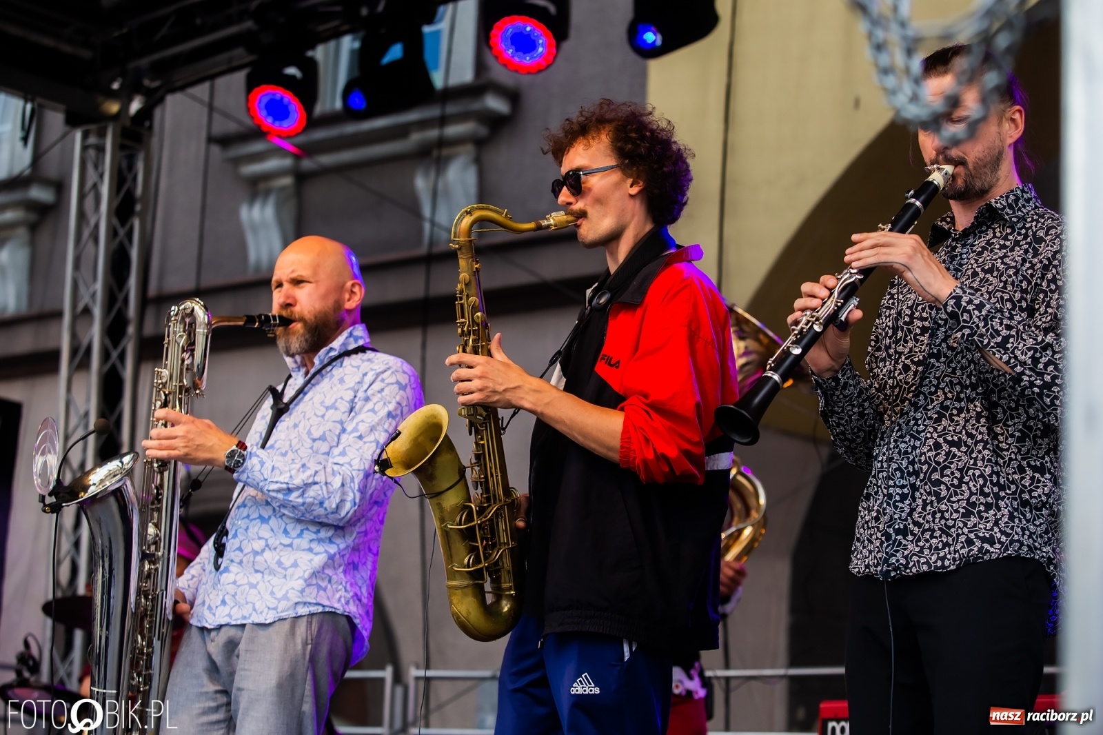 Zdjęcie w galerii na portalu naszraciborz.pl: Dni Raciborza. Bałkańskie rytmy i country na Rynku wiadomości z regionu