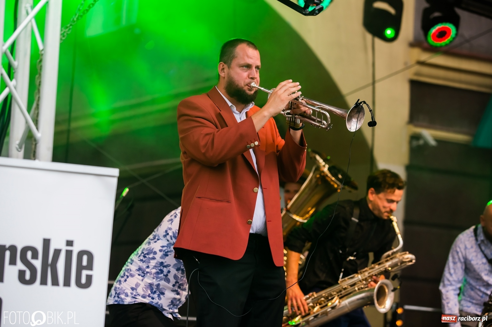 Zdjęcie w galerii na portalu naszraciborz.pl: Dni Raciborza. Bałkańskie rytmy i country na Rynku wiadomości z regionu