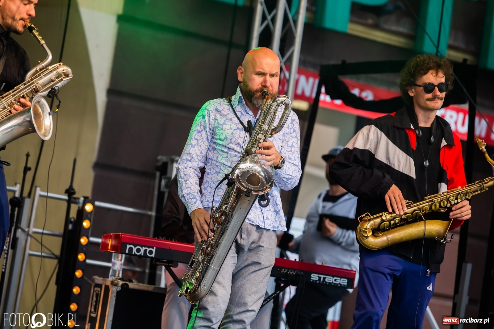 Zdjęcie w galerii na portalu naszraciborz.pl: Dni Raciborza. Bałkańskie rytmy i country na Rynku wiadomości z regionu