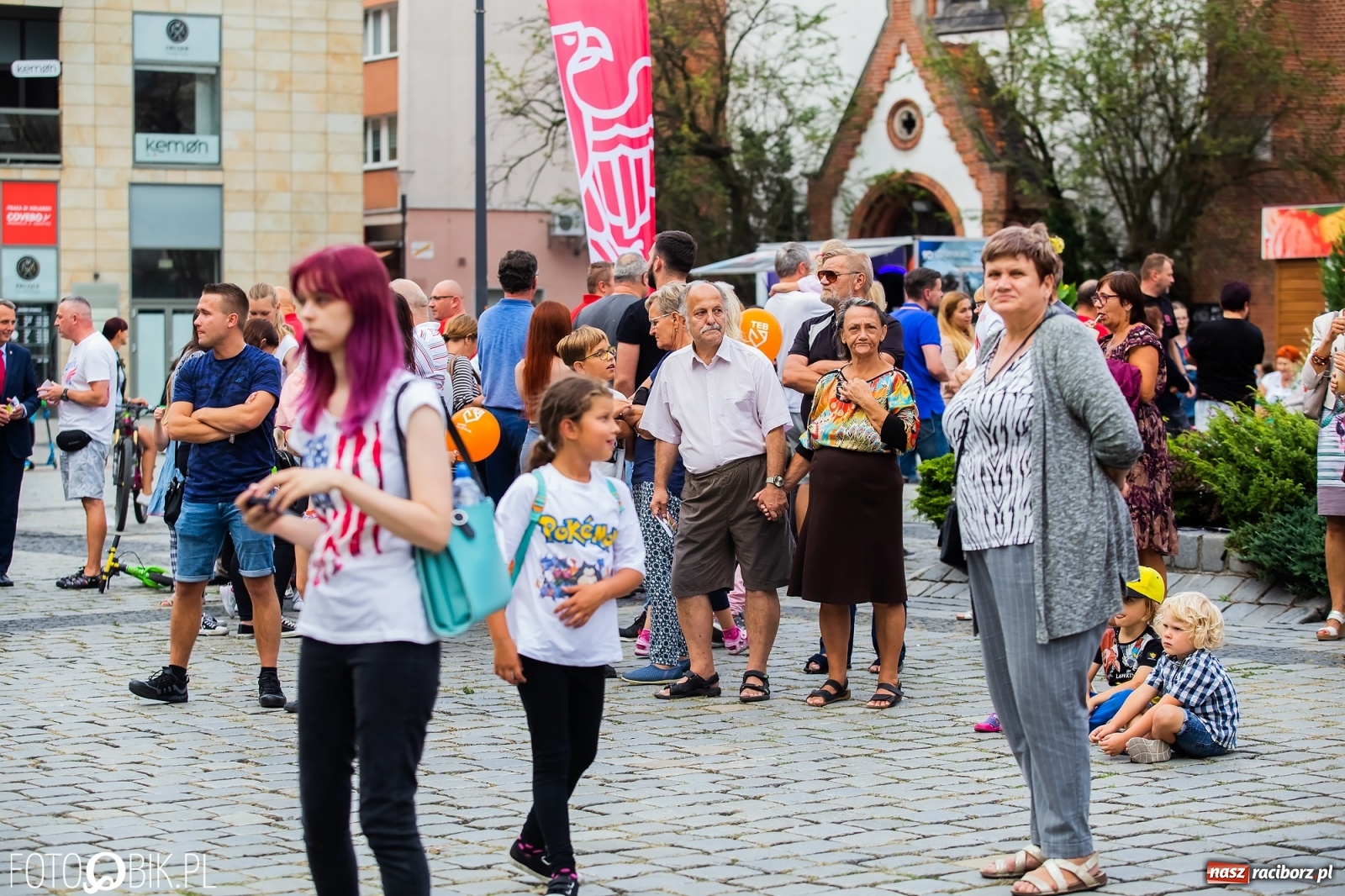 Zdjęcie w galerii na portalu naszraciborz.pl: Dni Raciborza. Bałkańskie rytmy i country na Rynku wiadomości z regionu