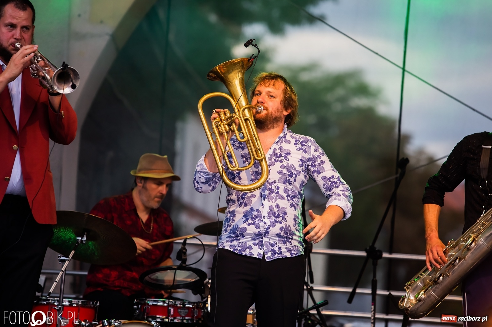 Zdjęcie w galerii na portalu naszraciborz.pl: Dni Raciborza. Bałkańskie rytmy i country na Rynku wiadomości z regionu