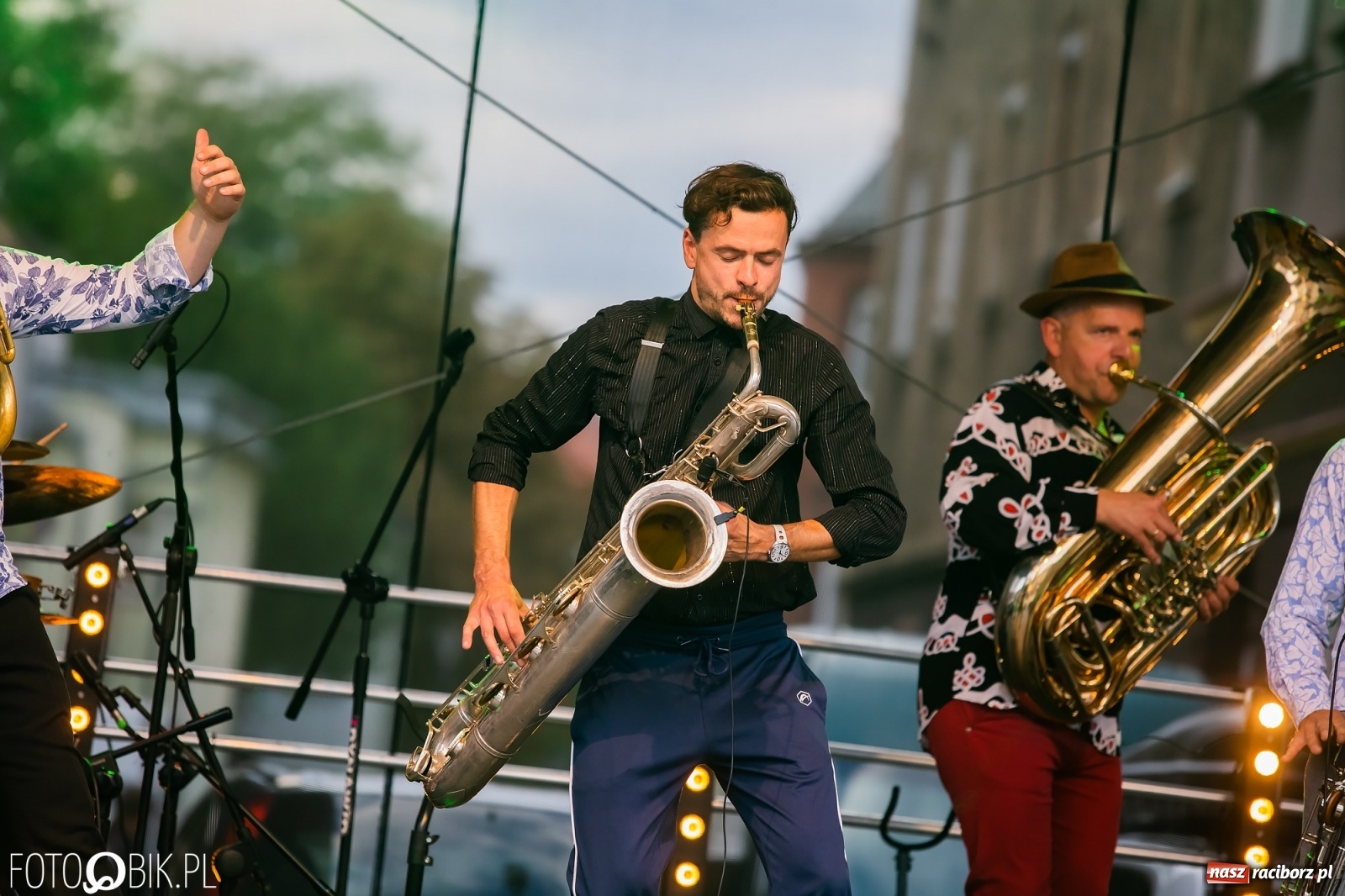 Zdjęcie w galerii na portalu naszraciborz.pl: Dni Raciborza. Bałkańskie rytmy i country na Rynku wiadomości z regionu