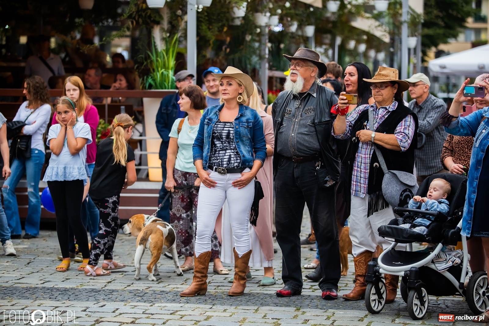 Zdjęcie w galerii na portalu naszraciborz.pl: Dni Raciborza. Bałkańskie rytmy i country na Rynku wiadomości z regionu