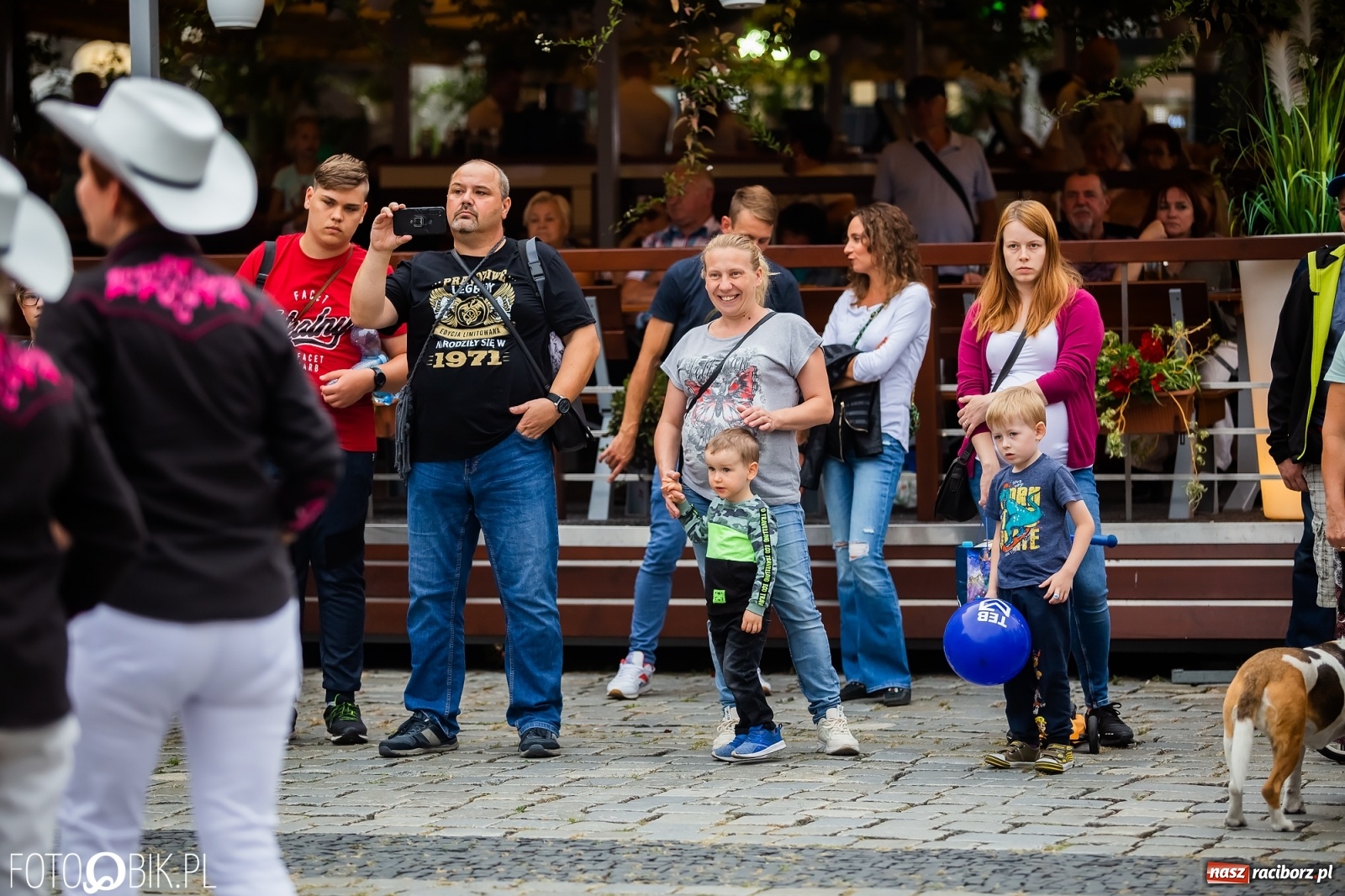 Zdjęcie w galerii na portalu naszraciborz.pl: Dni Raciborza. Bałkańskie rytmy i country na Rynku wiadomości z regionu
