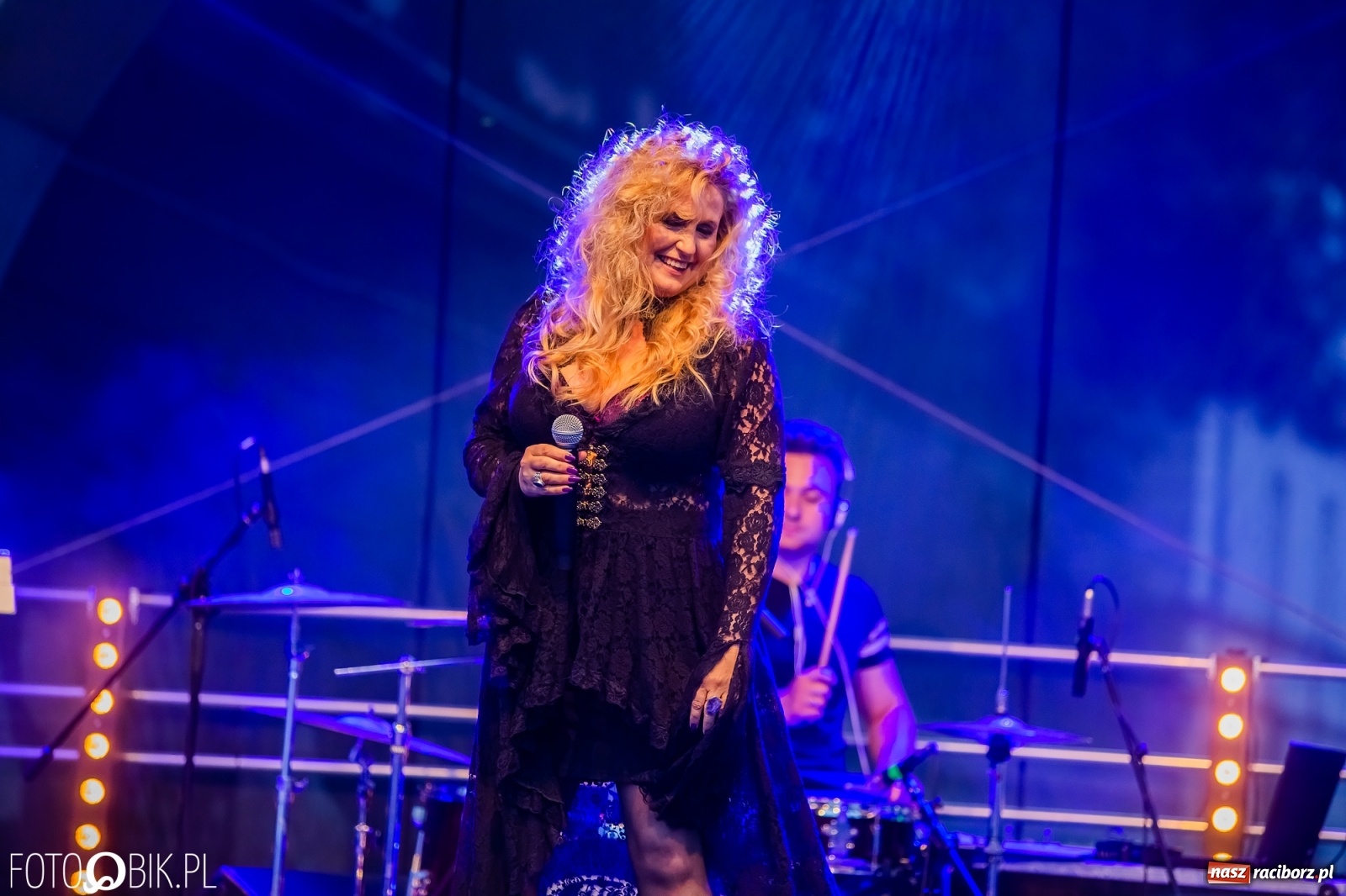 Zdjęcie w galerii na portalu naszraciborz.pl: Dni Raciborza. Bałkańskie rytmy i country na Rynku wiadomości z regionu