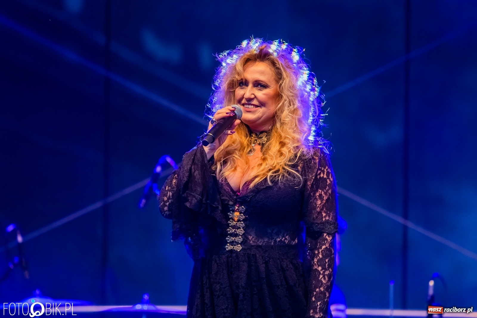 Zdjęcie w galerii na portalu naszraciborz.pl: Dni Raciborza. Bałkańskie rytmy i country na Rynku wiadomości z regionu