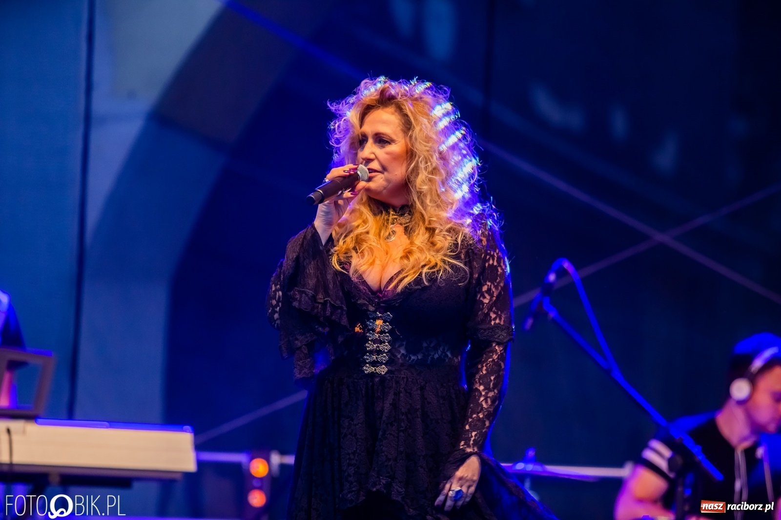 Zdjęcie w galerii na portalu naszraciborz.pl: Dni Raciborza. Bałkańskie rytmy i country na Rynku wiadomości z regionu