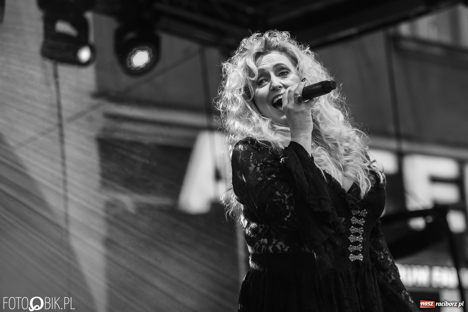 Zdjęcie w galerii na portalu naszraciborz.pl: Dni Raciborza. Bałkańskie rytmy i country na Rynku wiadomości z regionu