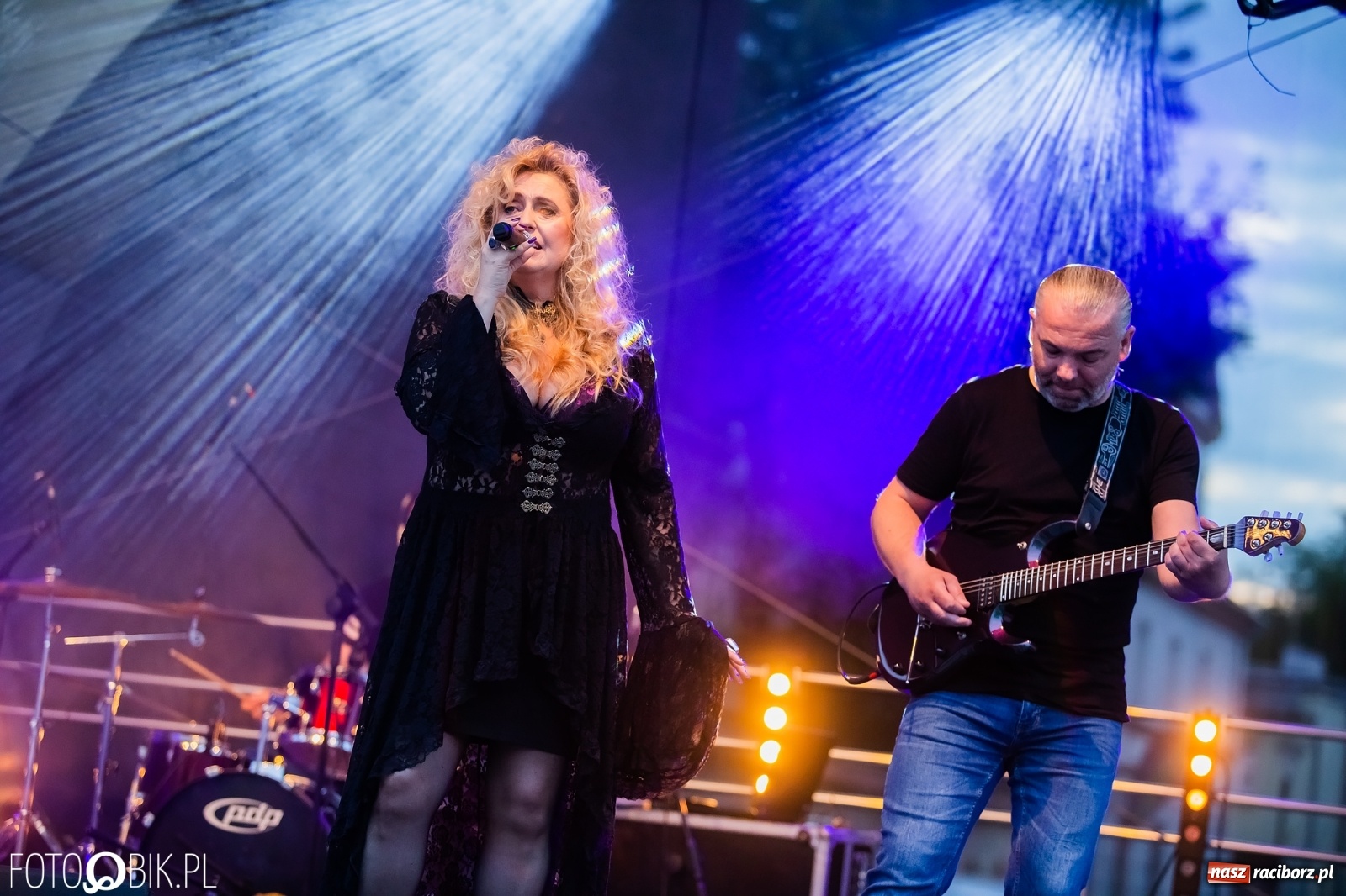 Zdjęcie w galerii na portalu naszraciborz.pl: Dni Raciborza. Bałkańskie rytmy i country na Rynku wiadomości z regionu