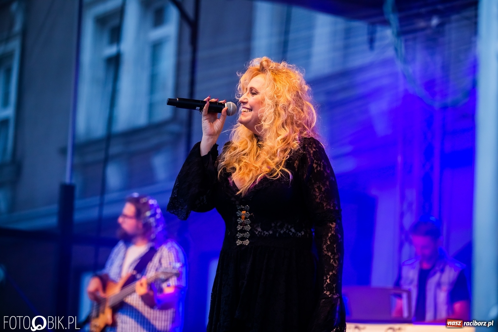 Zdjęcie w galerii na portalu naszraciborz.pl: Dni Raciborza. Bałkańskie rytmy i country na Rynku wiadomości z regionu