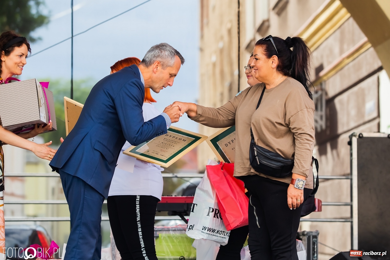 Zdjęcie w galerii na portalu naszraciborz.pl: Zielono mi. Na Rynku wręczono nagrody i wyróżnienia wiadomości z regionu