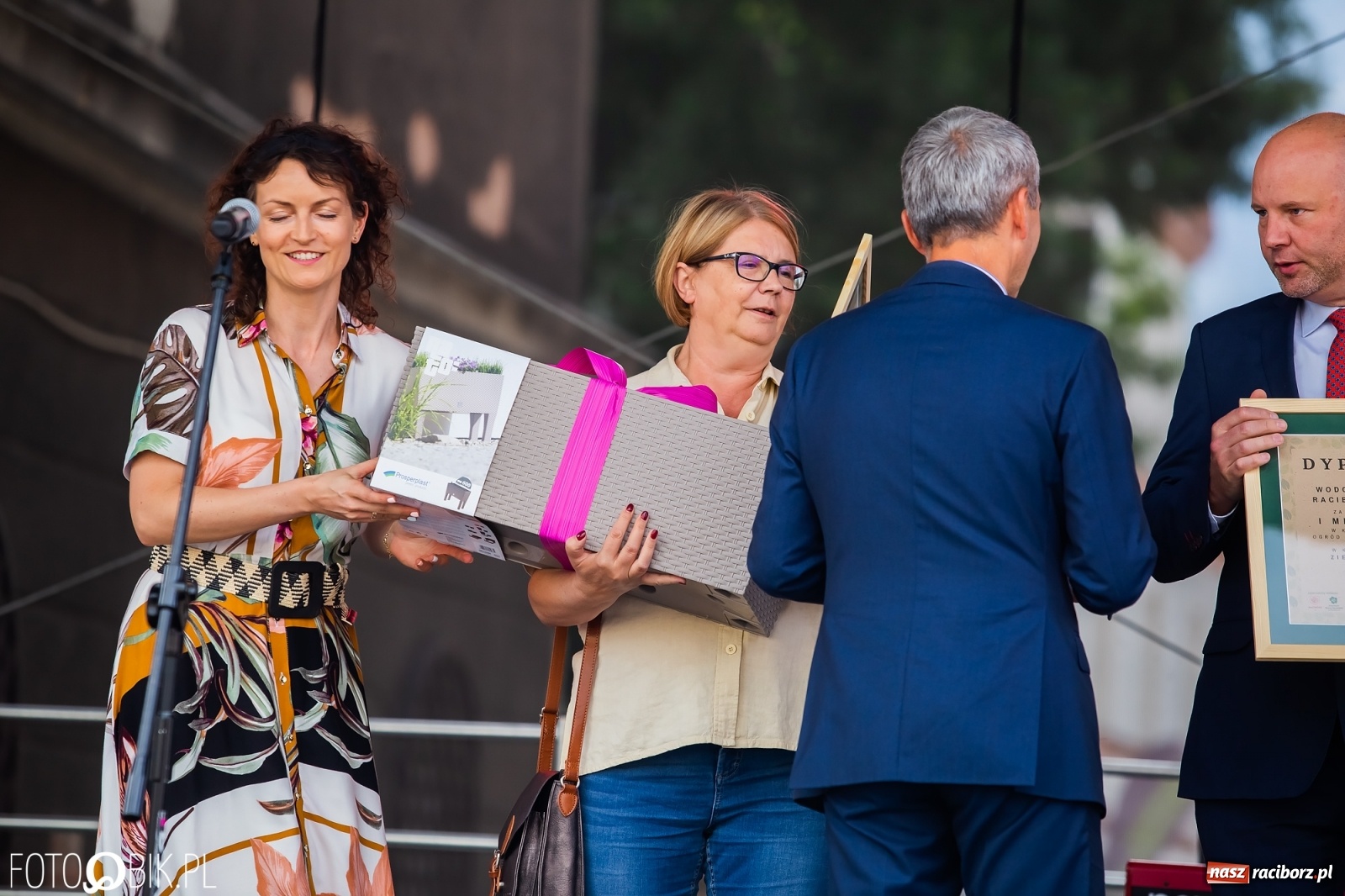 Zdjęcie w galerii na portalu naszraciborz.pl: Zielono mi. Na Rynku wręczono nagrody i wyróżnienia wiadomości z regionu